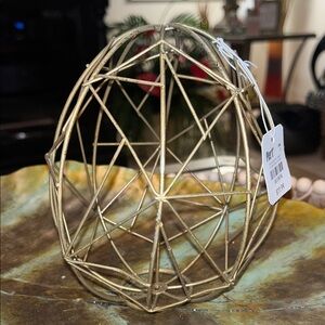 Geometric Gold Wire Egg